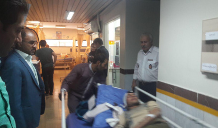 رییس دانشگاه علوم پزشکی شاهرود از مجروحان حادثه ترافیکی بامداد امروز در بیمارستان امام حسین(ع)عیادت کرد