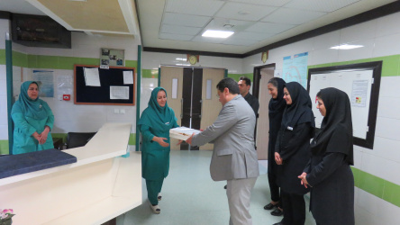 تبریک روز ماما و بازدید ریاست بیمارستان از بخش های مرتبط