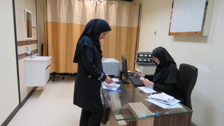بازدید معاون توسعه دانشگاه از روند جمعآوری اسناد بیمه تکمیلی