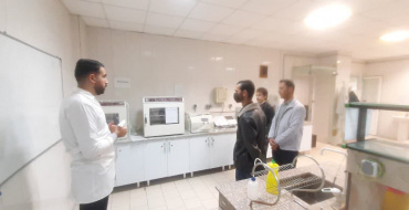 بازدید فناوران پردیس فناوری سلامت بسطام از آزمایشگاه جامع تحقیقات دانشگاه علوم پزشکی شاهرود