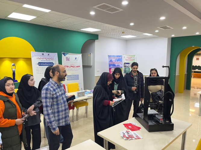 بازدید دانشجویان علوم پزشکی از پارک علم و فناوری استان سمنان در شاهرود