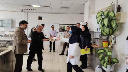 تقدیر از همکاران محترم واحد آزمایشگاه