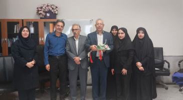 گرامیداشت هفته کتاب وکتابخوانی وتقدیر ازهمکاربازنشسته آقای جعفری