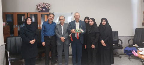 بزرگداشت هفته کتاب و کتابخوانی وتقدیرازهمکار بازنشسته کتابخانه دانشگاه