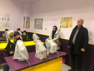 بازدید علمی دانشآموزان مدرسه نواندیشان از آزمایشگاه جامع تحقیقات دانشگاه علوم پزشکی شاهرود