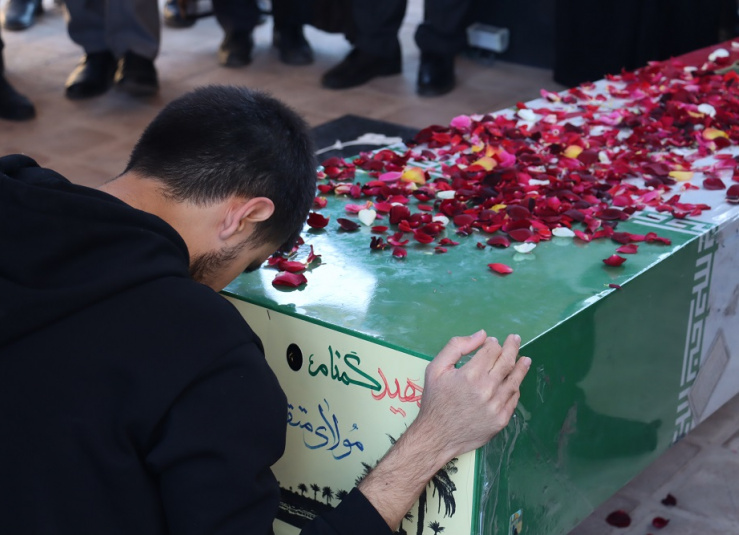 وداع دانشگاهیان علوم پزشکی شاهرود با لاله گمنام دفاع مقدس