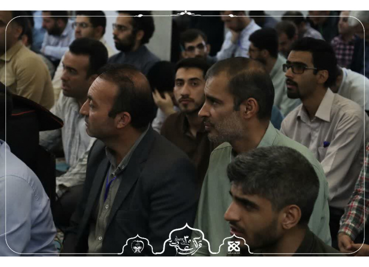 برگزاری نماز جماعت در مسجد بقیه‌الله