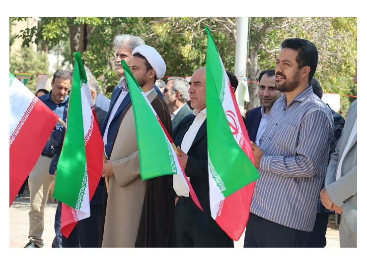 آیین اهتزاز پرچم در آغاز سال تحصیلی