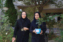 هر گلدان یک امید برای طراوت دل‌های دانشجویان