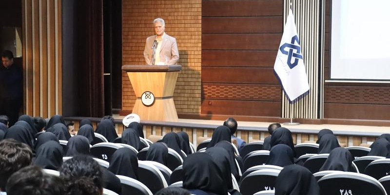 دکتر امامیان: قدر روزهای دانشجویی را بدانید و در علم و پژوهش پیشتاز باشید