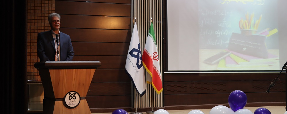 دانشجو نقش‌آفرین جامعه و آغازگر حرکت‌های تحول‌آفرین است