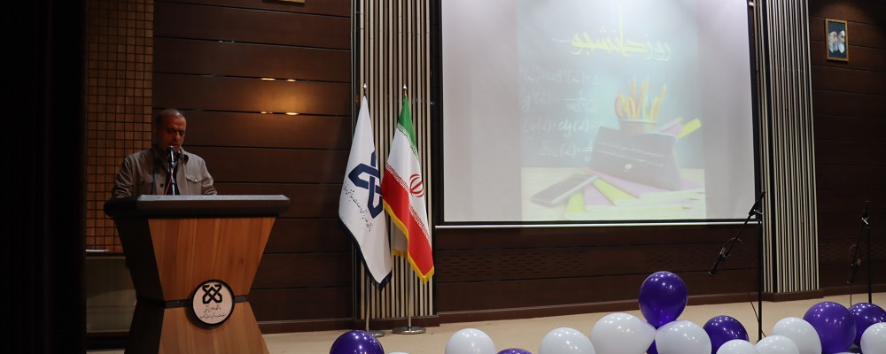 آینده کشور بر دوش اندیشه و خلاقیت دانشجویان است