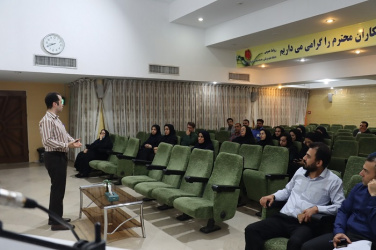 کارکنان معاونت دانشجویی با عوارض سوء مصرف مواد مخدر آشنا شدند