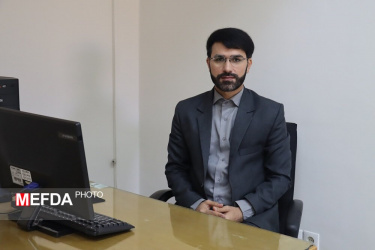 قرآن مانند ریسمان مرا در شرایط مختلف زندگی به خود متصل نگه داشت