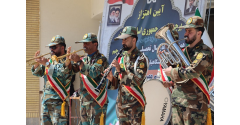 آغاز سال تحصیلی، با اهتزاز پرچم ایران