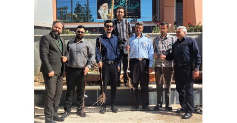 کاشت درختان مُثمِر به یاد رهبر شهیدمان