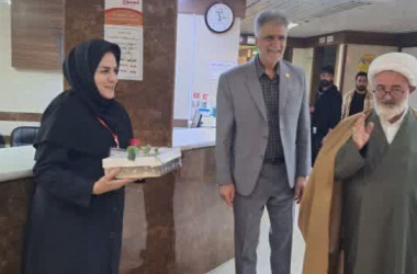 گزارش تصویری دیدار امام جمعه معزز شهر شاهرود و رییس دانشگاه از بیمارستان امام حسین(ع) بمناسبت روز پرستار