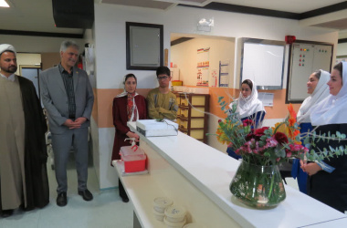 گزارش تصویری دیدار امام جمعه معزز شهر شاهرود و رییس دانشگاه از بیمارستان امام حسین(ع) بمناسبت روز پرستار