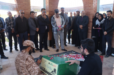 وداع دانشگاهیان علوم پزشکی شاهرود با لاله گمنام دفاع مقدس