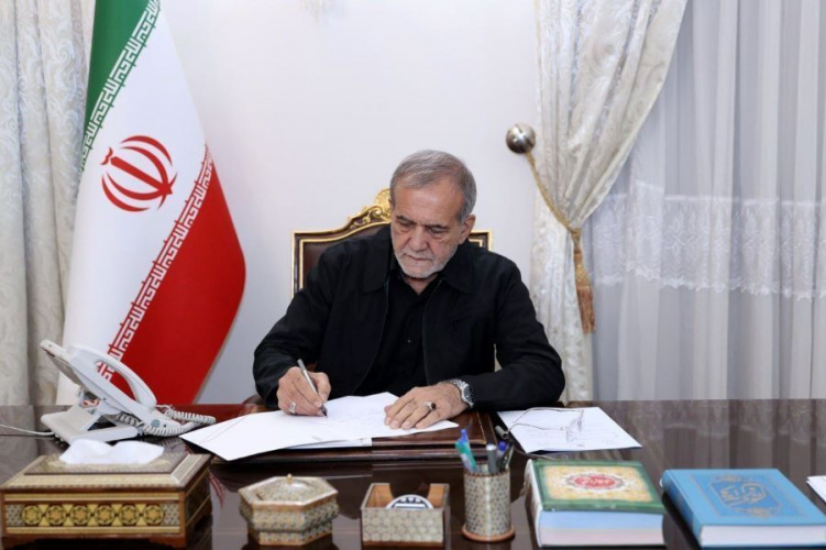 قدردانی رییس جمهور از خدمات پرستاران در دوران جنگ