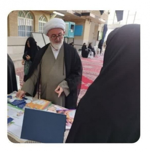 برپایی میز خدمت ترویج تغذیه با شیر مادر در نماز جمعه شاهرود