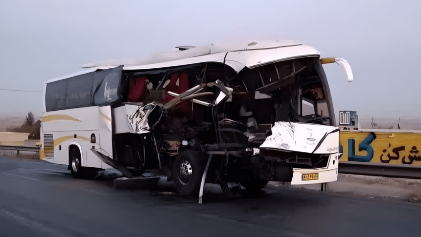 تصادف اتوبوس و کامیون در میامی با ۱۰ مصدوم